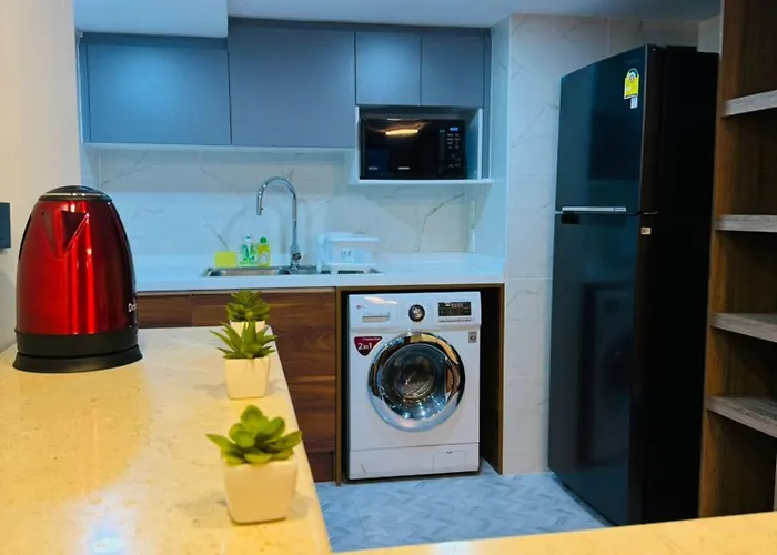 Rent Omni Tower Nana - Prime Sukhumvit Location