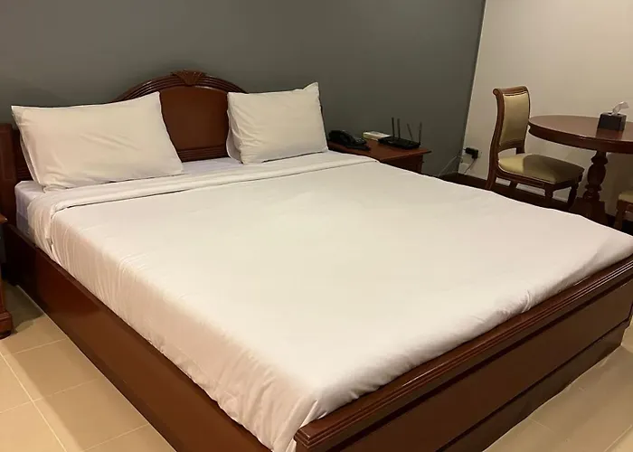 Rent Omni Tower Nana - Prime Sukhumvit Location