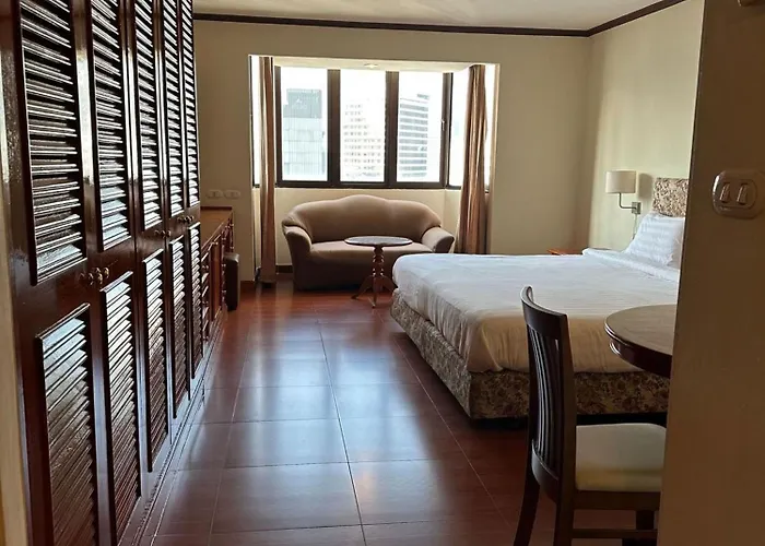 Rent Omni Tower Nana - Prime Sukhumvit Location
