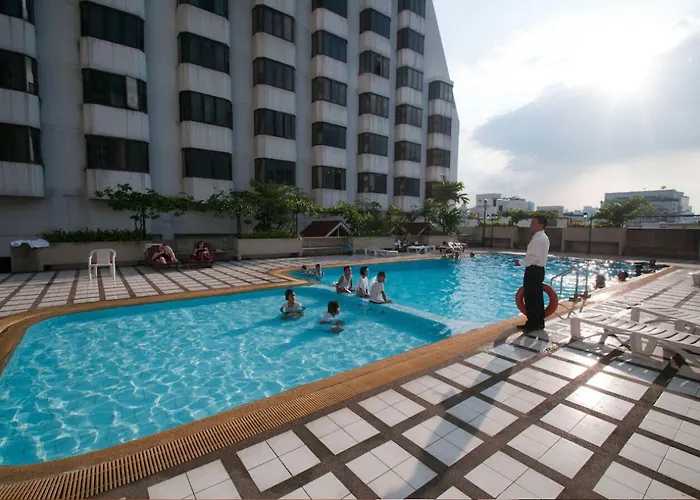 Rent Omni Tower Nana - Prime Sukhumvit Location