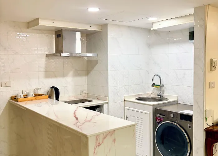 Rent Omni Tower Nana - Prime Sukhumvit Location
