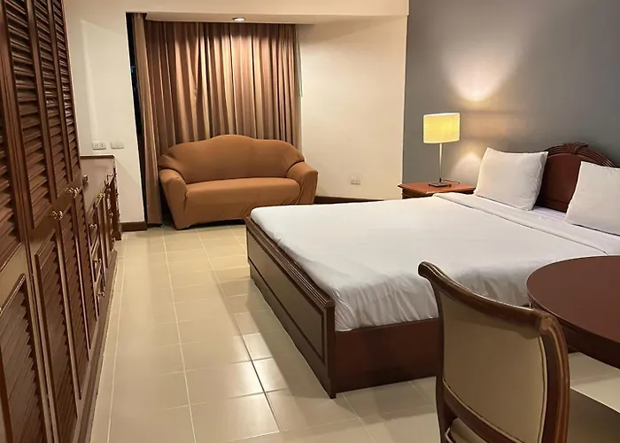 Rent Omni Tower Nana - Prime Sukhumvit Location *