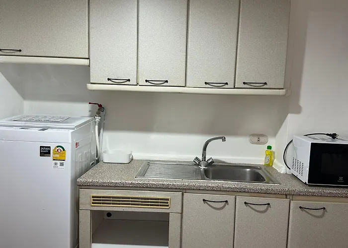 Rent Omni Tower Nana - Prime Sukhumvit Location